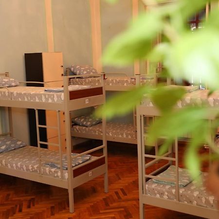 Flora Hostel Baku Extérieur photo