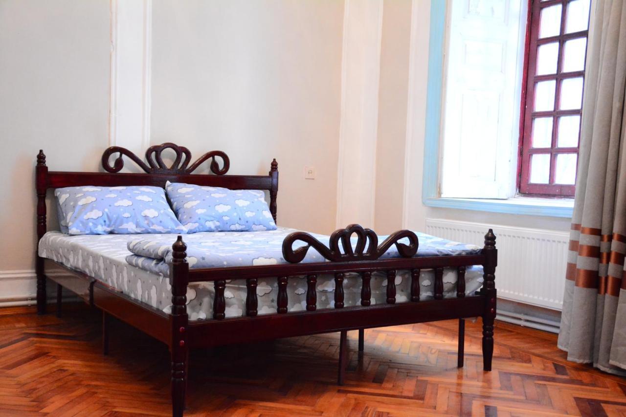 Flora Hostel Baku Extérieur photo
