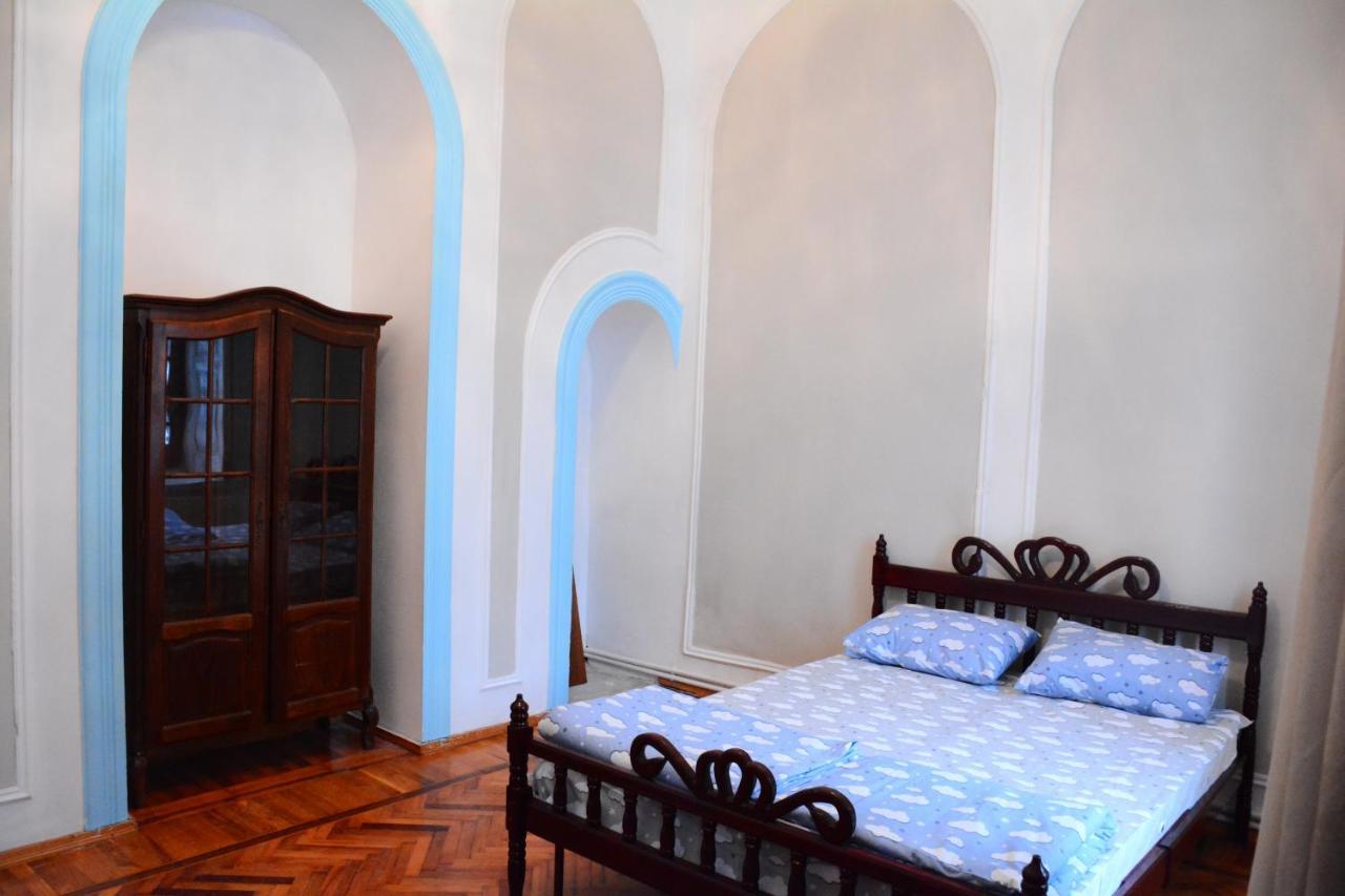 Flora Hostel Baku Extérieur photo