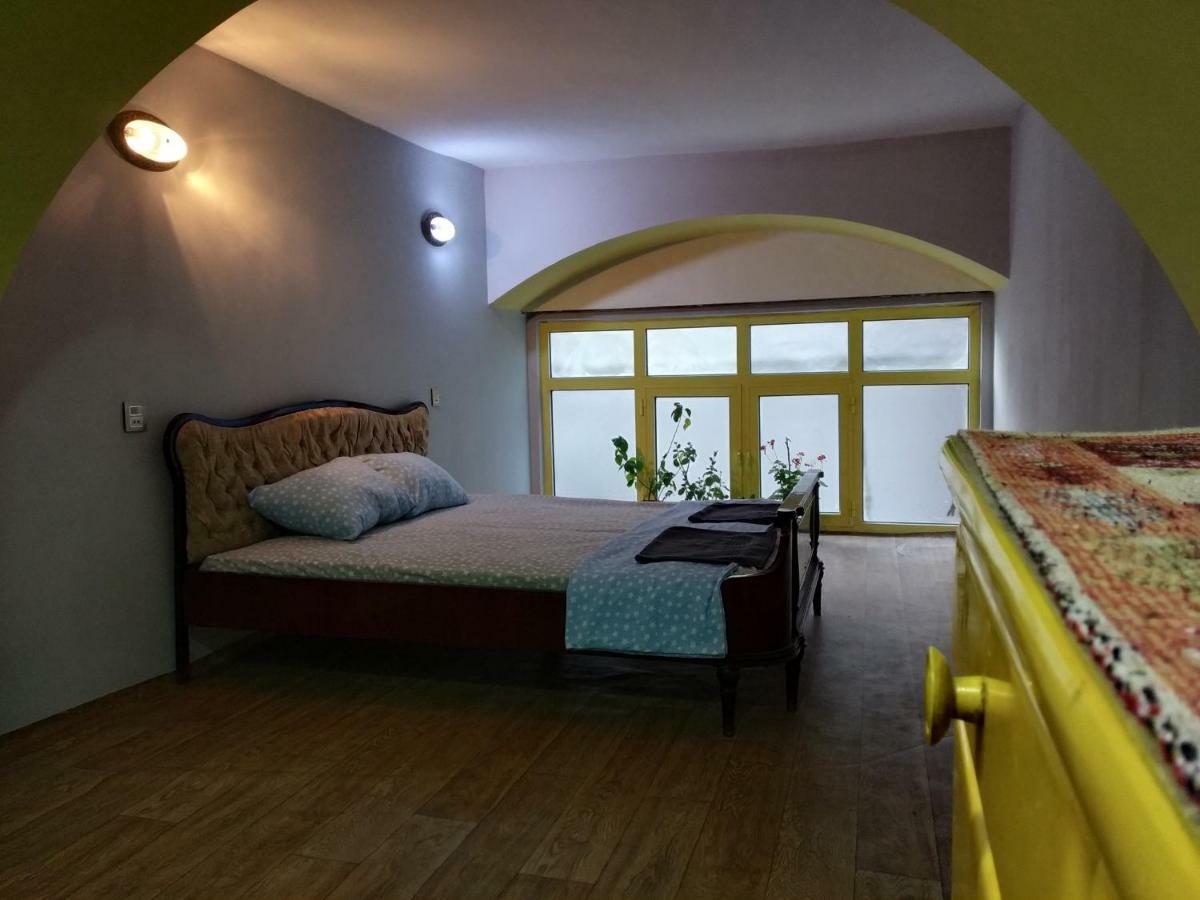 Flora Hostel Baku Extérieur photo